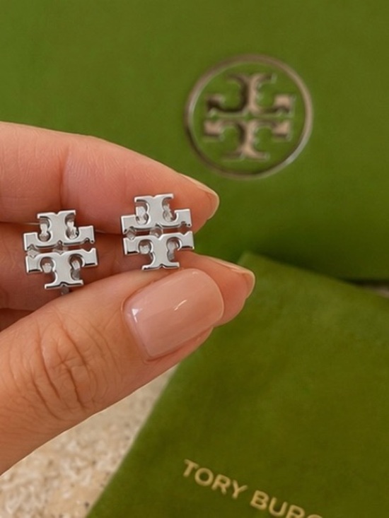 Tory Burch Jewelry - Tory Burch Large Silver Double-T Logo Stud Earrings / Original packaging 🩶